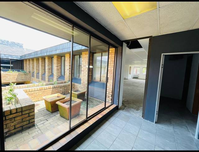 197M² OFFICE TO LET IN VORNA VALLEY